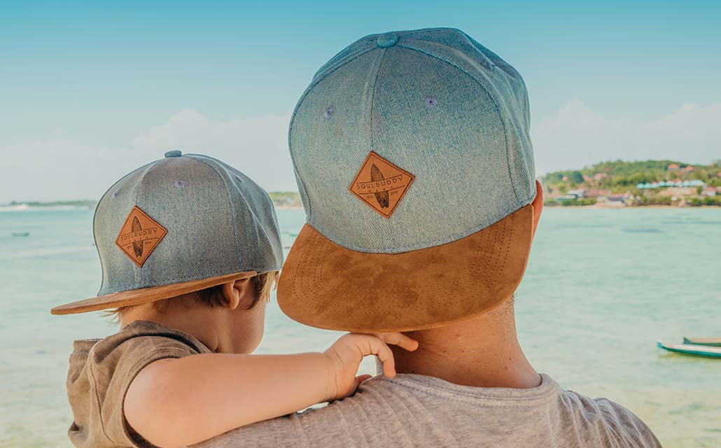 Partnerlook Caps Vater-Sohn-Outfit hellblau