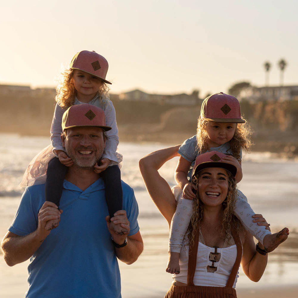 Familien Outfit mit Snapback Caps