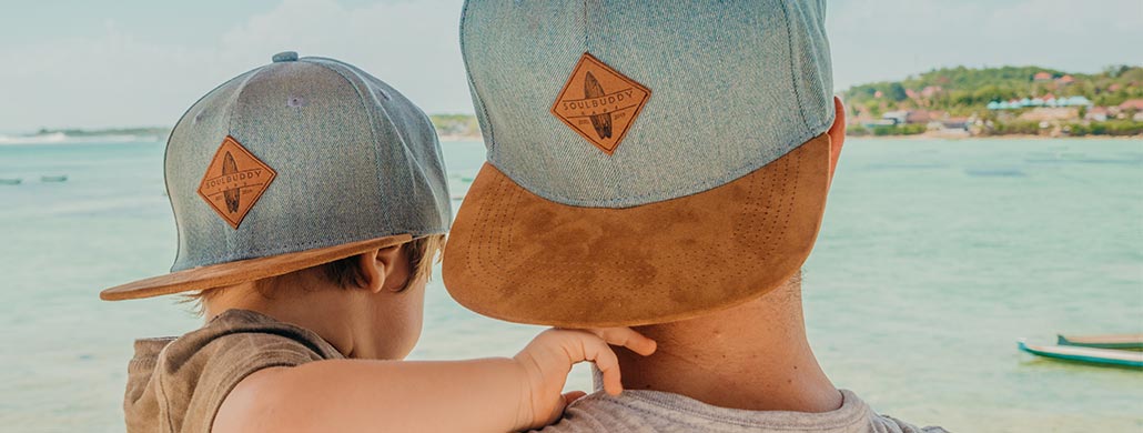 Partnerlook Caps Vater-Sohn-Outfit hellblau